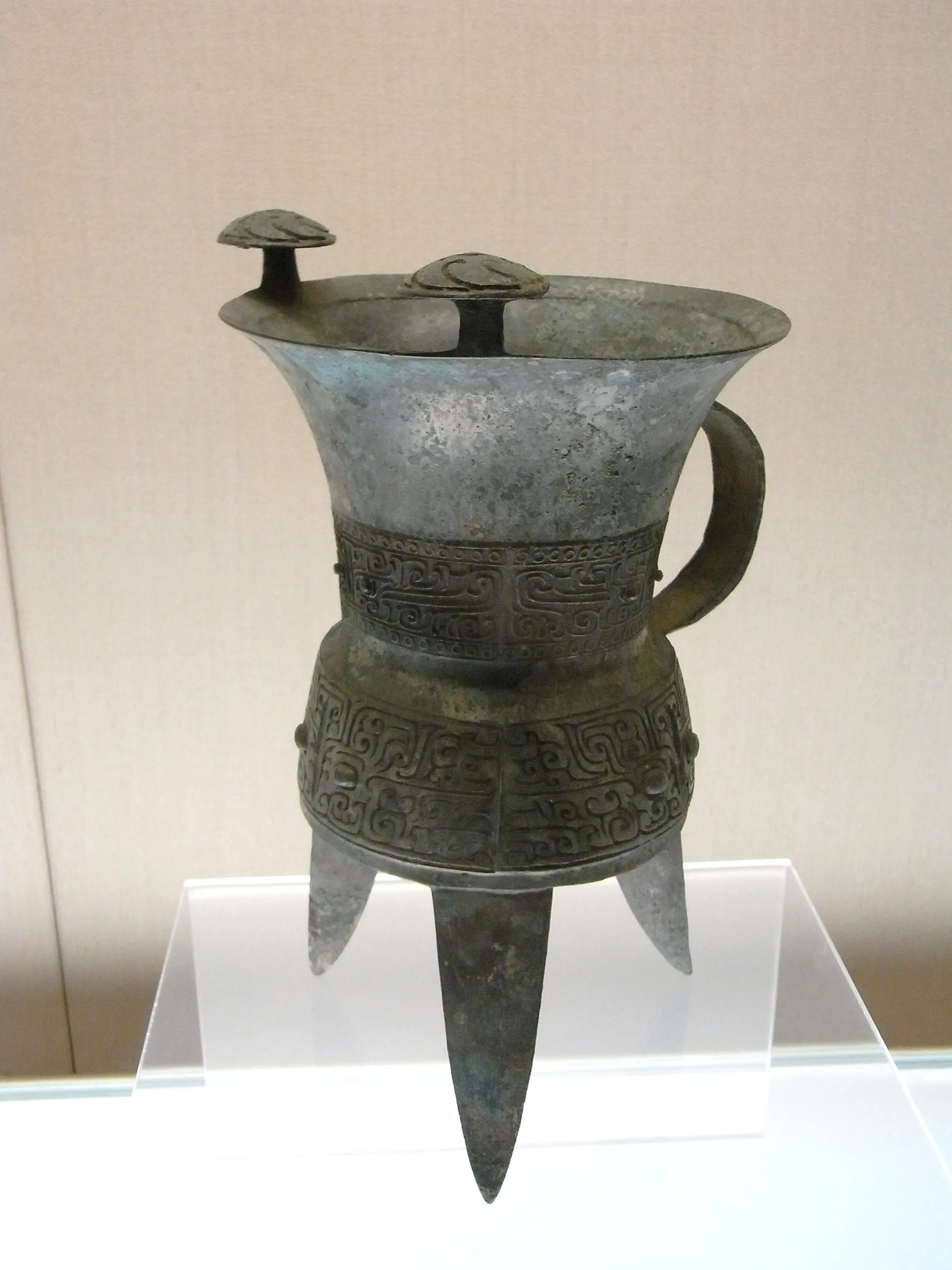 獣面紋爵（別角度）
