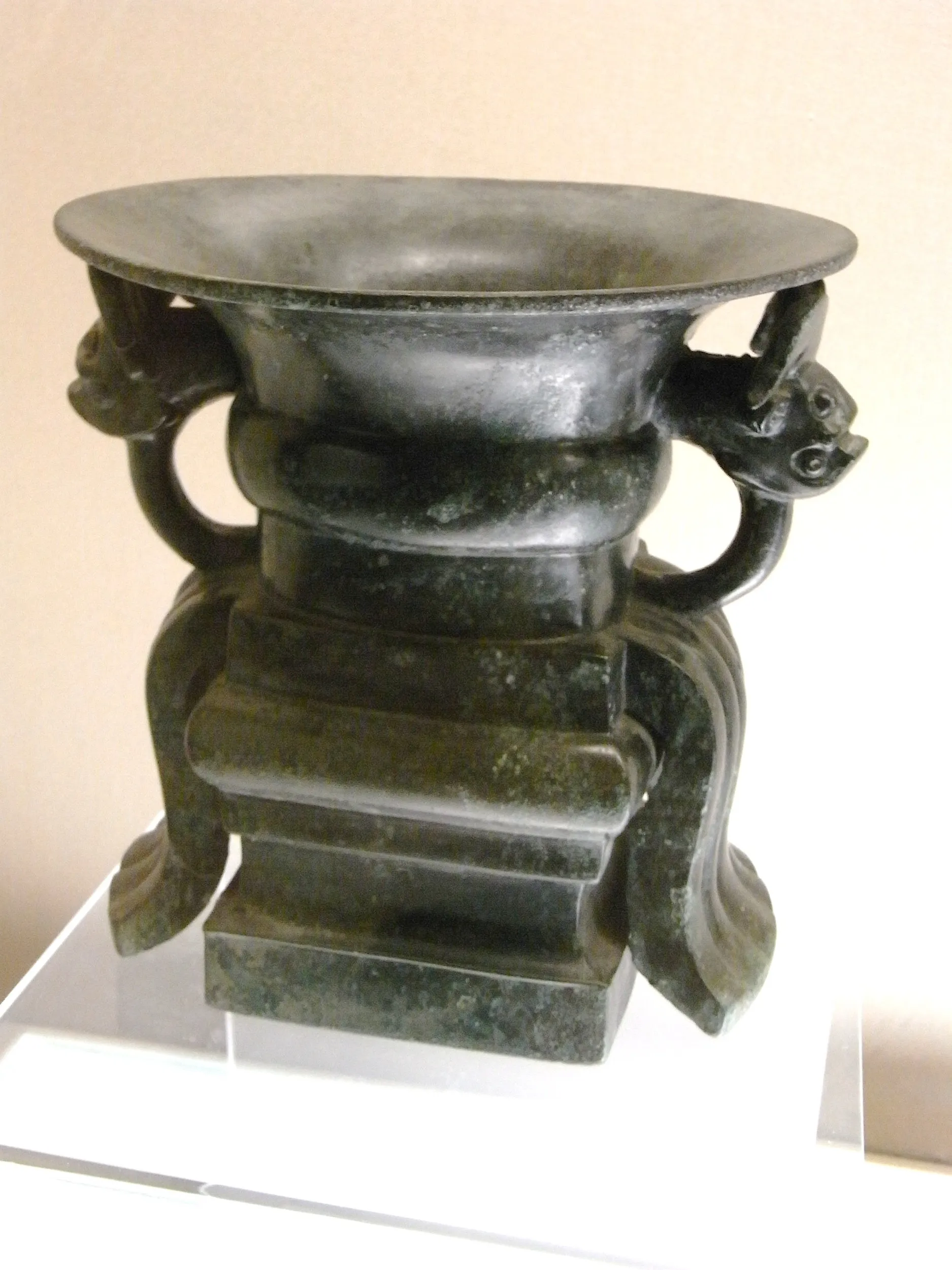 lu 候尊