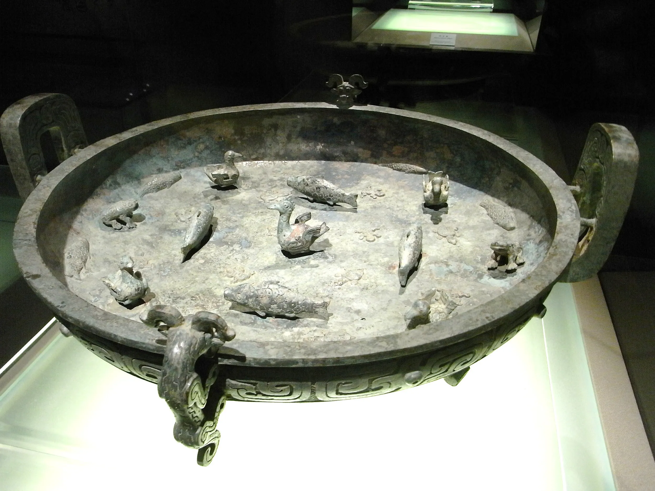子仲姜盆（水鳥と魚）