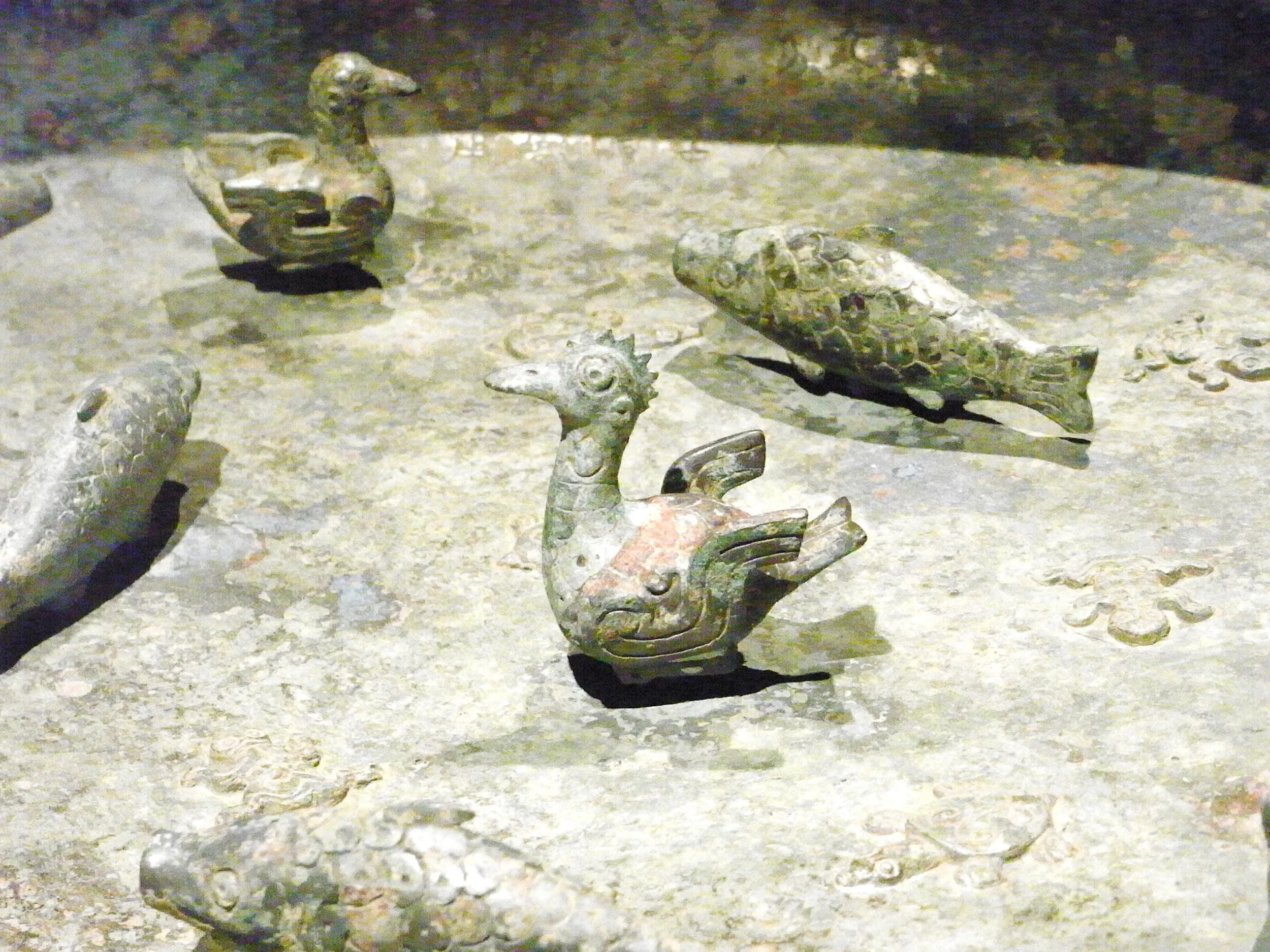 子仲姜盆（水鳥と魚・拡大）