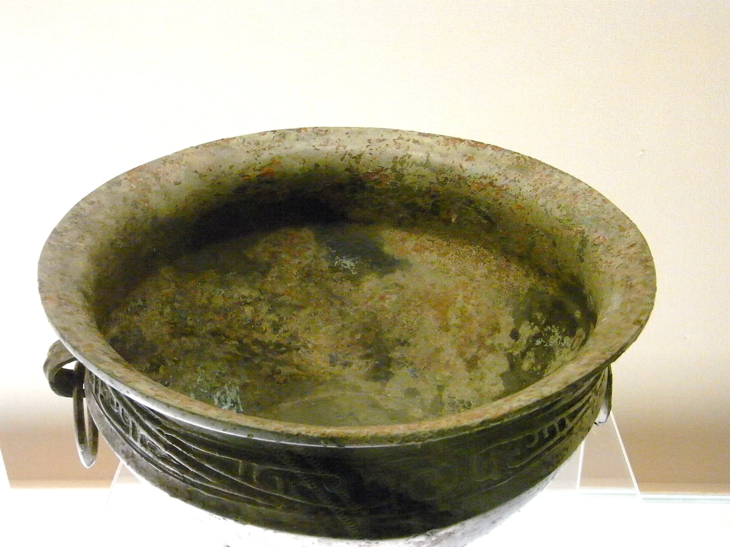 斜角云紋盆（内側）