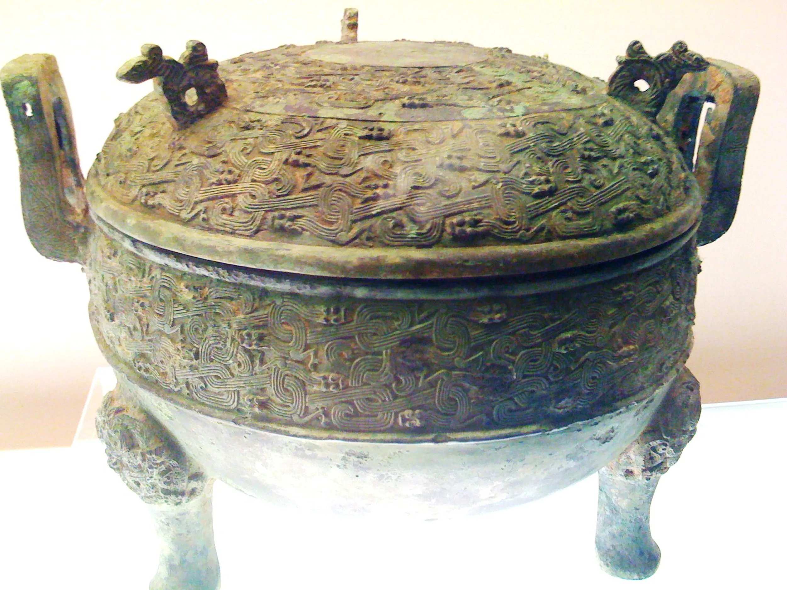 交龍紋鼎（戦国初期）