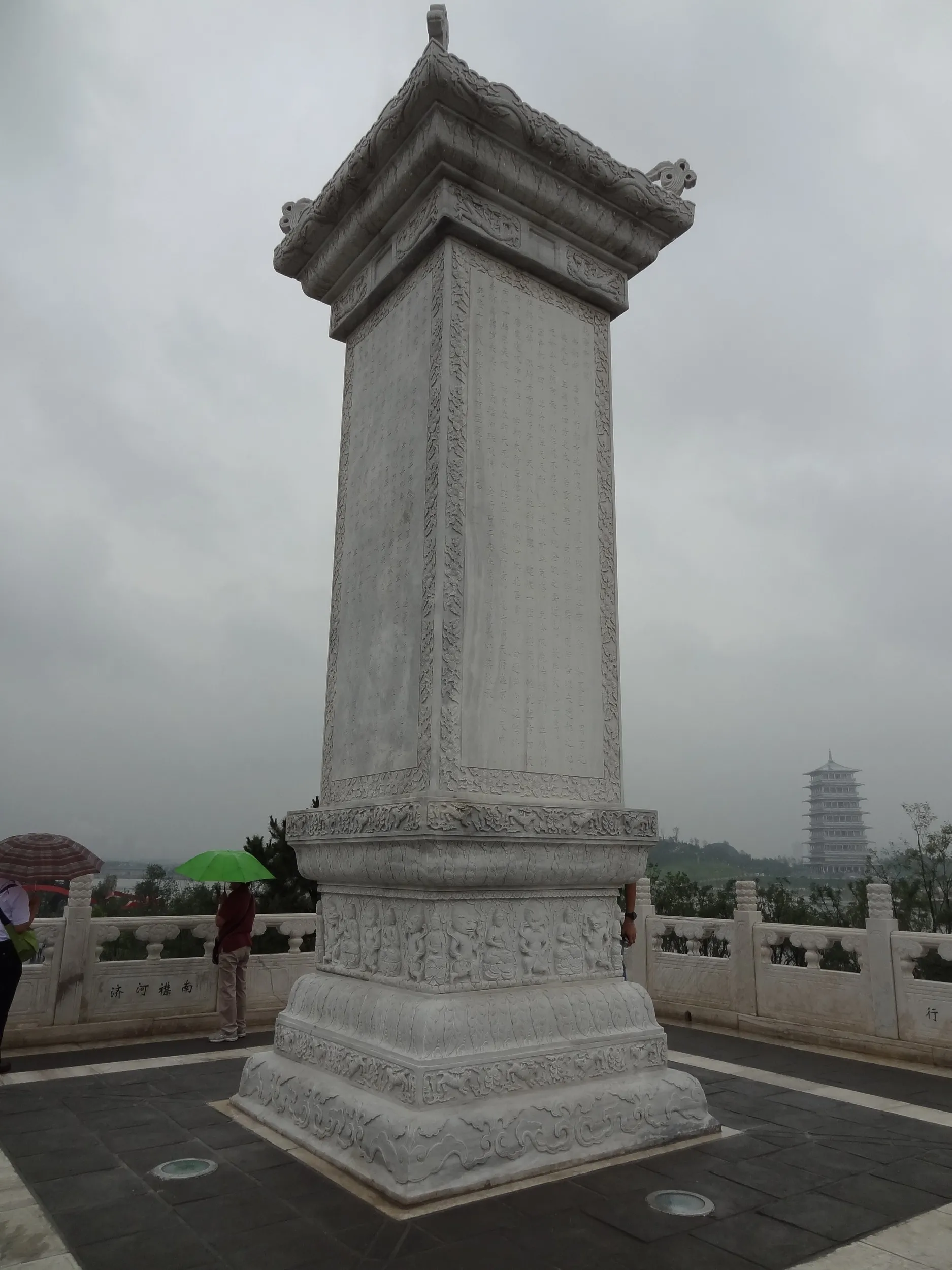 北京園の狼煙台を模した建物