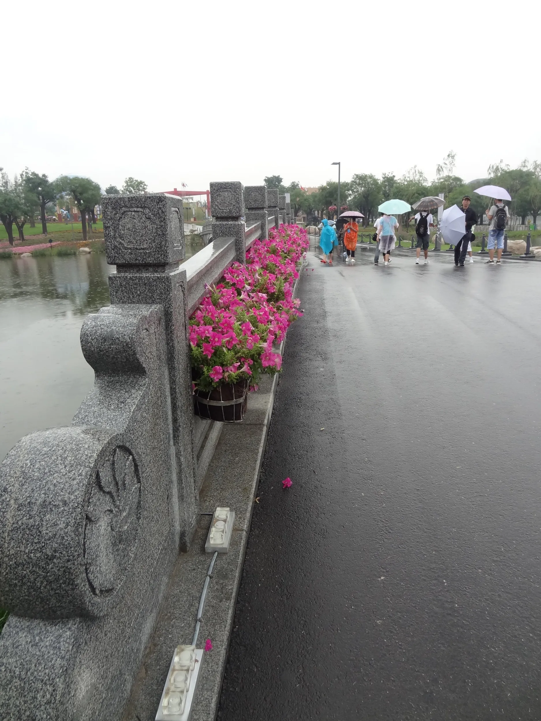 会場内の橋